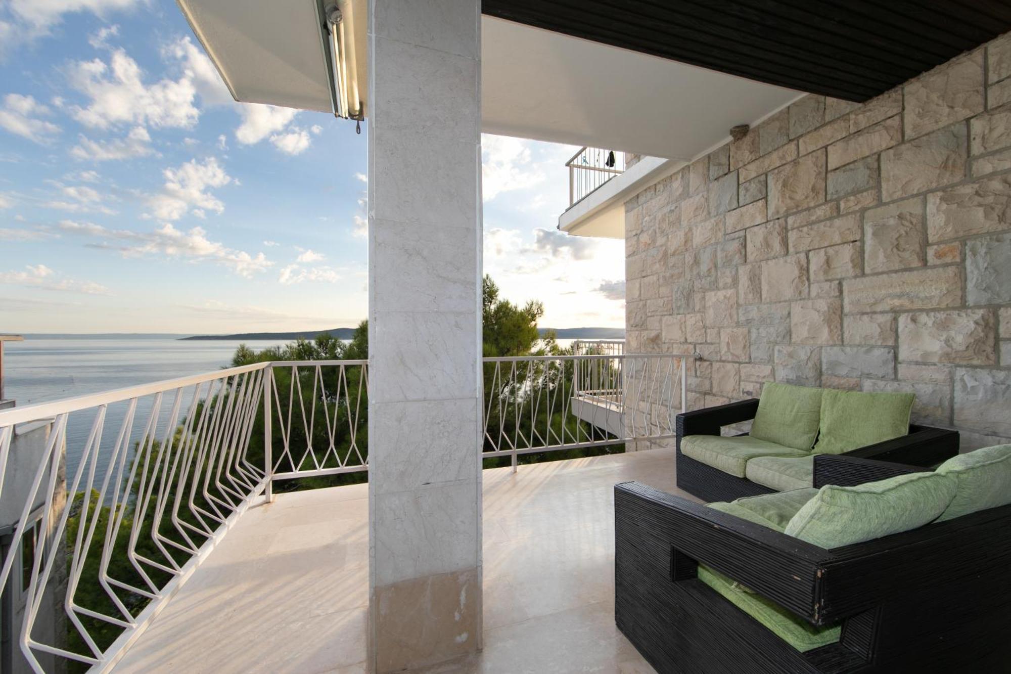 Sunset Apartment *